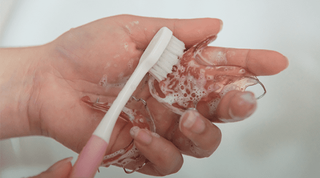 how to clean your retainer