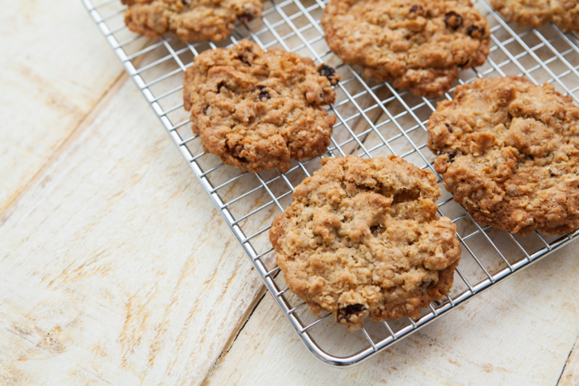Whether it’s National Oatmeal Cookie Day or just a regular day of the week, who doesn’t love oatmeal cookies? To celebrate our love for the delicious treat, we’re sharing a tooth-friendly oatmeal cookie recipe featuring chocolate chips.